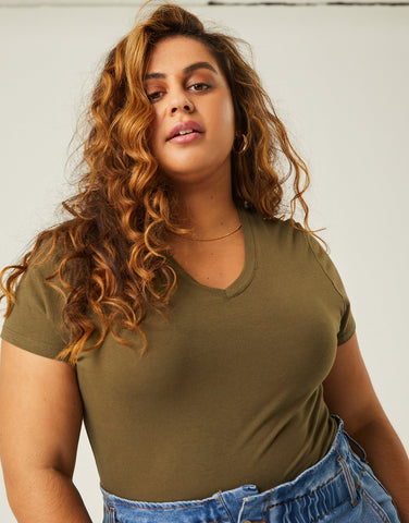 Plus Size Simple V-Neck Tee